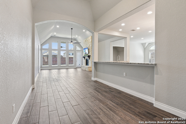 Image 4 of 79 For 14231 Shetland Way