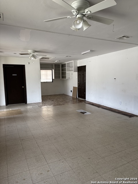 Listing photo id 3 for 3827 Military Sw