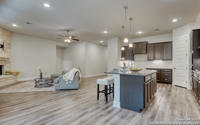 Listing photo id 9 for 245 Sigel Ave