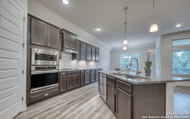 Listing photo id 11 for 245 Sigel Ave