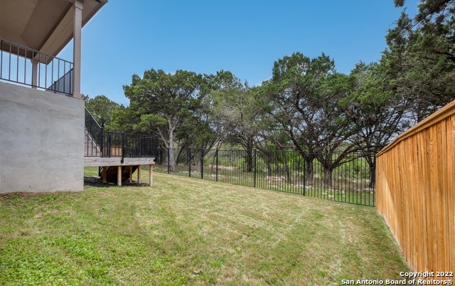 Listing photo id 28 for 245 Sigel Ave