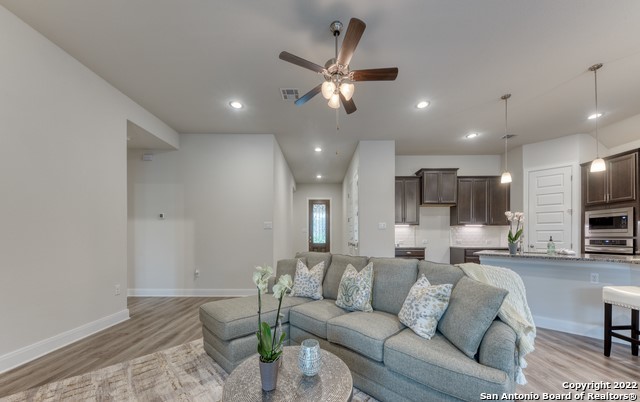 Listing photo id 3 for 245 Sigel Ave