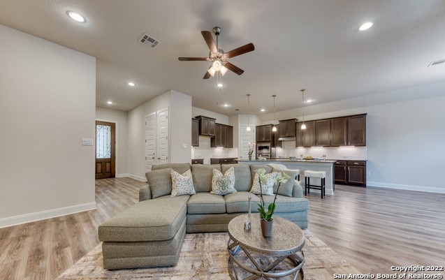 Listing photo id 4 for 245 Sigel Ave