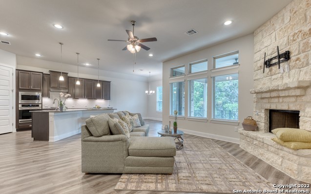Listing photo id 5 for 245 Sigel Ave