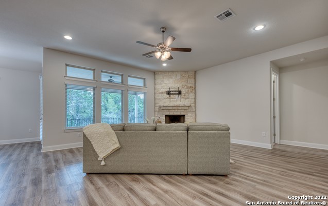 Listing photo id 7 for 245 Sigel Ave