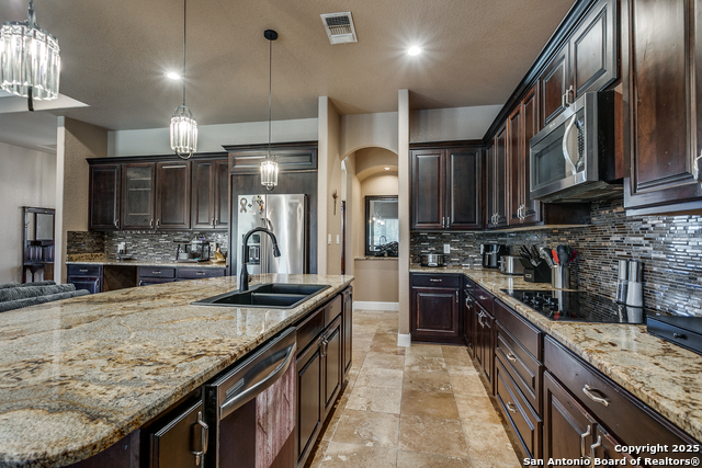 Image 11 of 37 For 1118 Springfield Dr