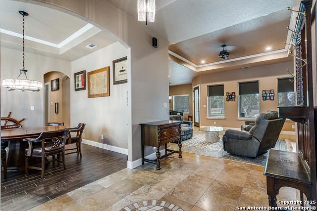 Image 6 of 37 For 1118 Springfield Dr