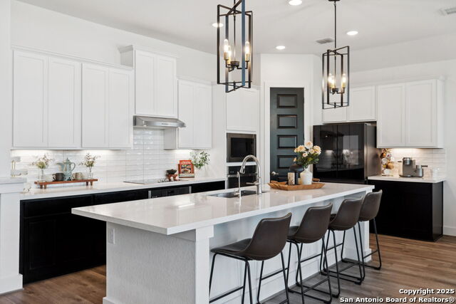 Listing photo id 8 for 405 Corwin Springs