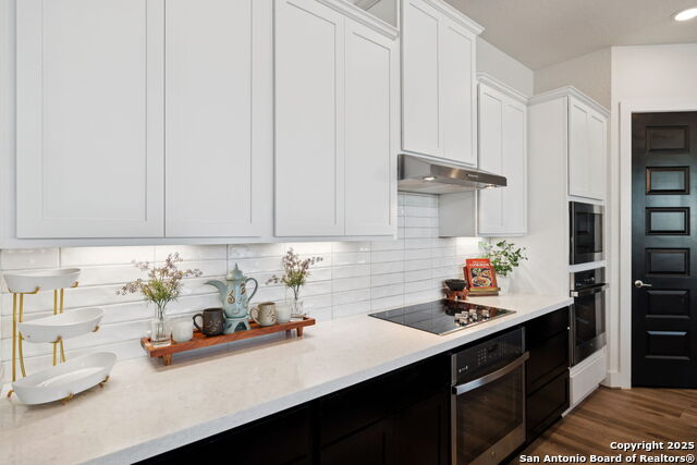 Listing photo id 10 for 405 Corwin Springs