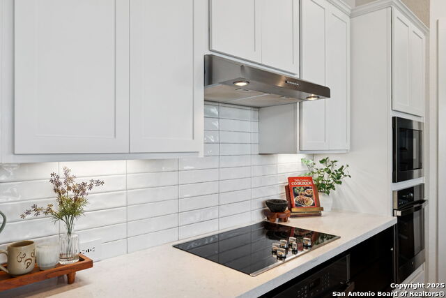 Listing photo id 11 for 405 Corwin Springs
