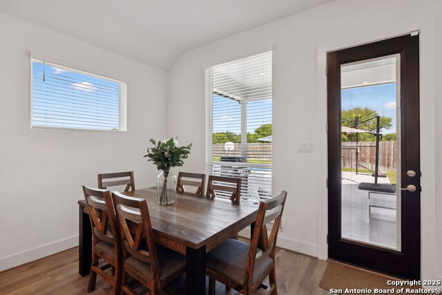 Listing photo id 13 for 405 Corwin Springs