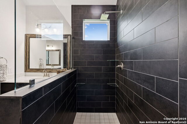 Listing photo id 19 for 405 Corwin Springs