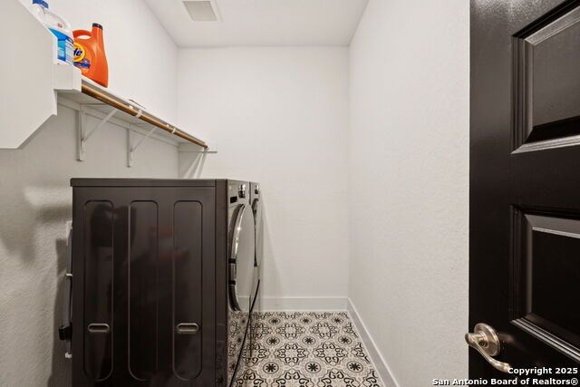 Listing photo id 26 for 405 Corwin Springs