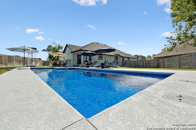 Listing photo id 31 for 405 Corwin Springs