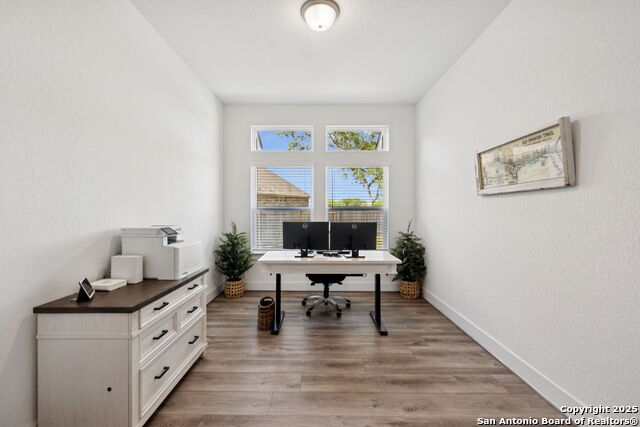 Listing photo id 2 for 405 Corwin Springs