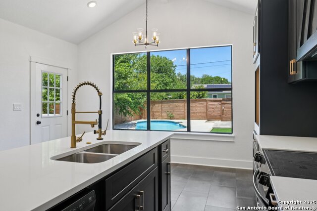 Image 11 of 29 For 505 Rigsby  