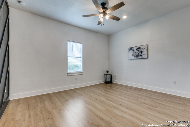 Image 21 of 29 For 505 Rigsby  