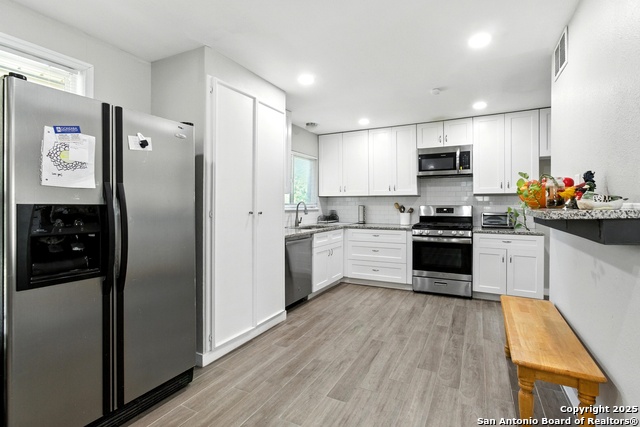 Image 11 of 21 For 2935 Woodcliffe