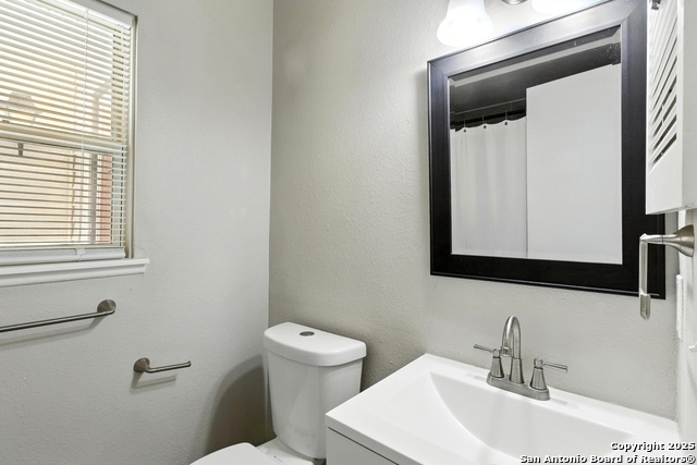 Image 15 of 21 For 2935 Woodcliffe