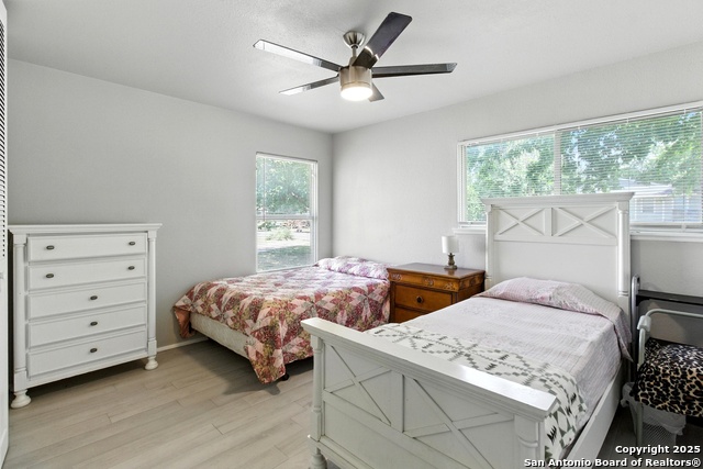 Image 17 of 21 For 2935 Woodcliffe