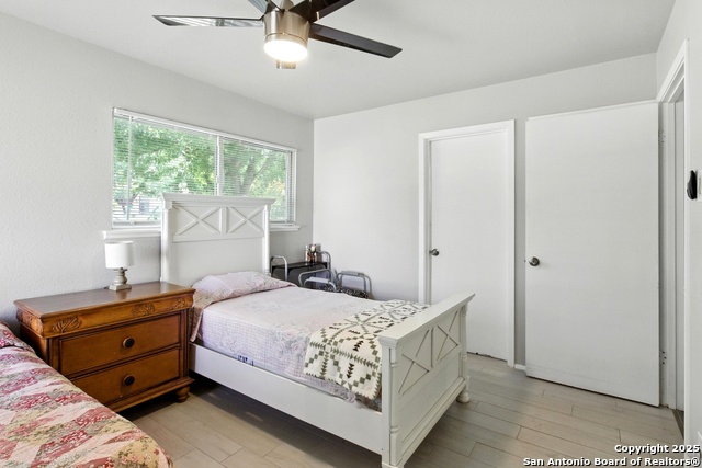 Image 18 of 21 For 2935 Woodcliffe