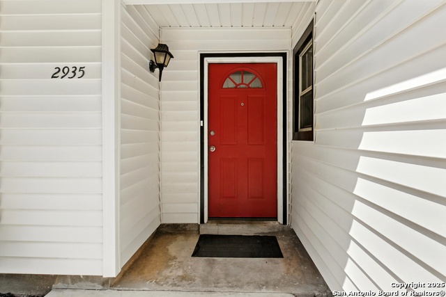 Image 3 of 21 For 2935 Woodcliffe