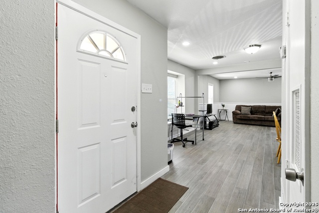 Image 4 of 21 For 2935 Woodcliffe