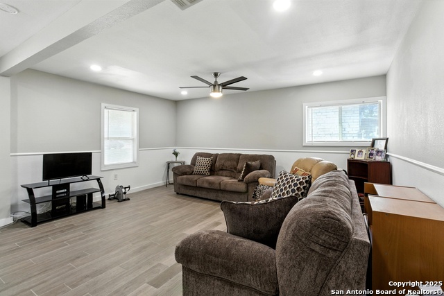 Image 7 of 21 For 2935 Woodcliffe