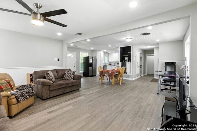 Image 9 of 21 For 2935 Woodcliffe