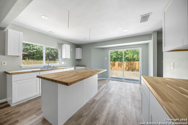 Listing photo id 9 for 6119 Valley Bay