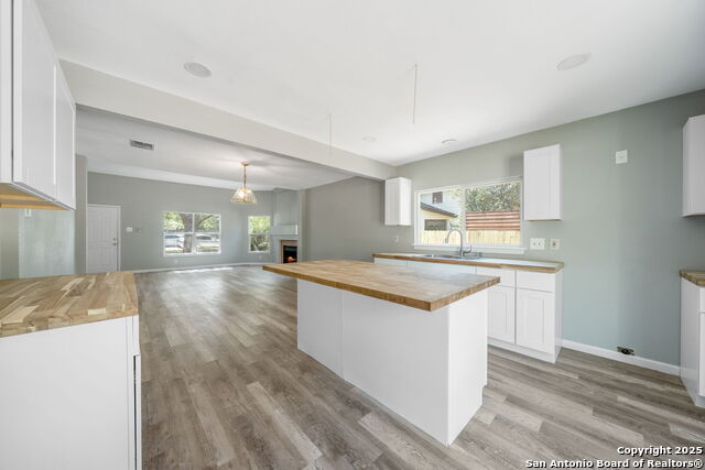 Listing photo id 11 for 6119 Valley Bay