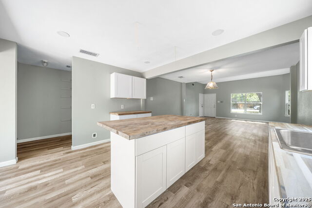 Listing photo id 13 for 6119 Valley Bay