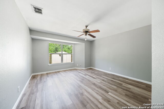 Listing photo id 16 for 6119 Valley Bay