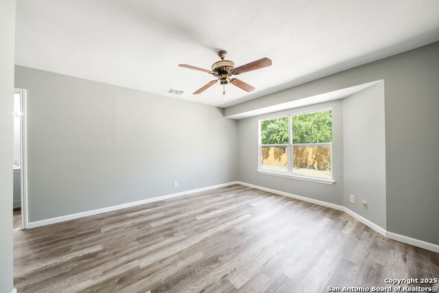 Listing photo id 17 for 6119 Valley Bay