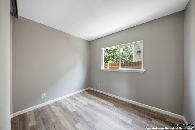 Listing photo id 20 for 6119 Valley Bay