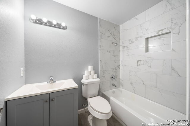 Listing photo id 22 for 6119 Valley Bay
