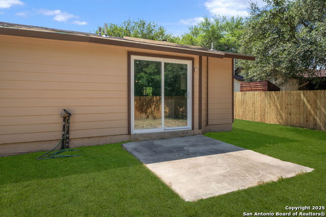 Listing photo id 24 for 6119 Valley Bay
