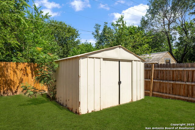 Listing photo id 28 for 6119 Valley Bay