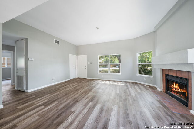 Listing photo id 7 for 6119 Valley Bay