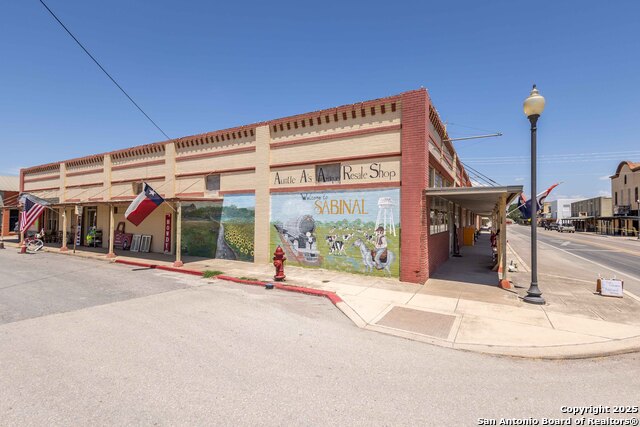 Details for 301 Center St, Sabinal, TX 78881