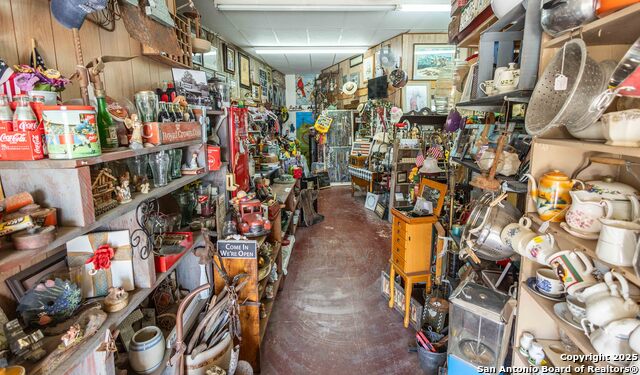 Listing photo id 10 for 301 Center St