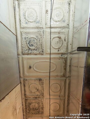 Listing photo id 17 for 301 Center St