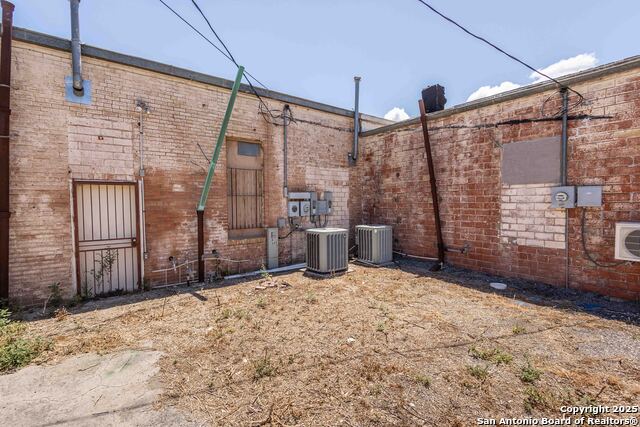 Listing photo id 18 for 301 Center St