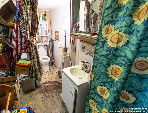 Listing photo id 19 for 301 Center St