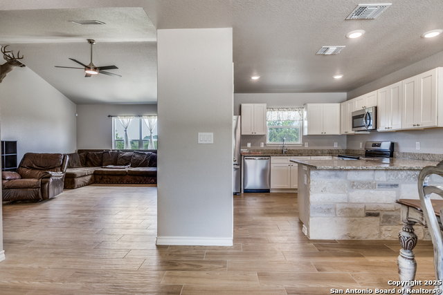 Image 2 of 23 For 1126 Southline