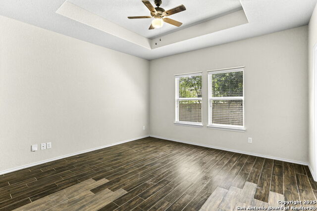 Listing photo id 8 for 5422 Sunlit Brook