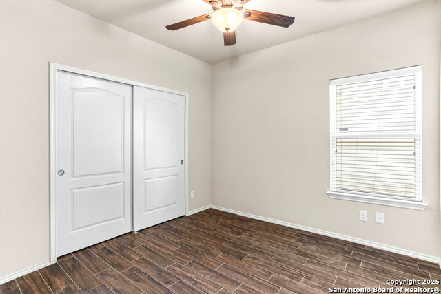 Listing photo id 12 for 5422 Sunlit Brook