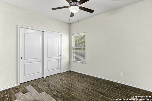 Listing photo id 13 for 5422 Sunlit Brook
