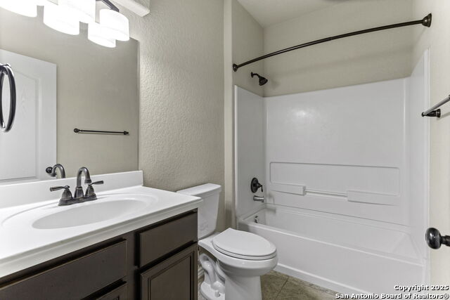 Listing photo id 14 for 5422 Sunlit Brook