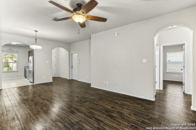 Listing photo id 3 for 5422 Sunlit Brook
